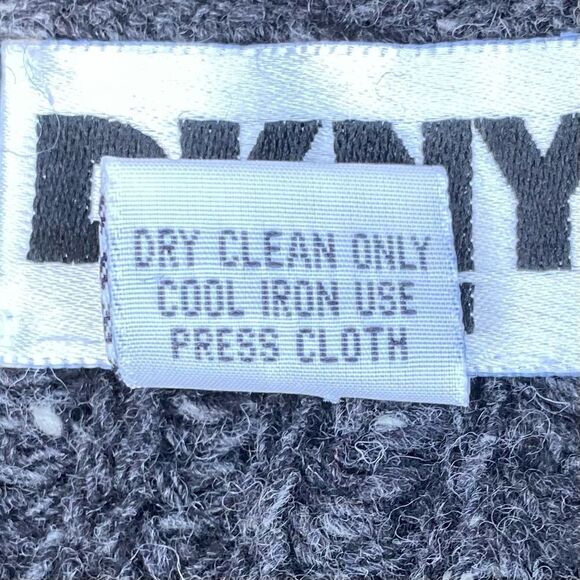 Women's DKNY Heathered Gray 100% Wool Sweater/Cardigan w/Pockets. EUC Petite - Picture 4 of 4